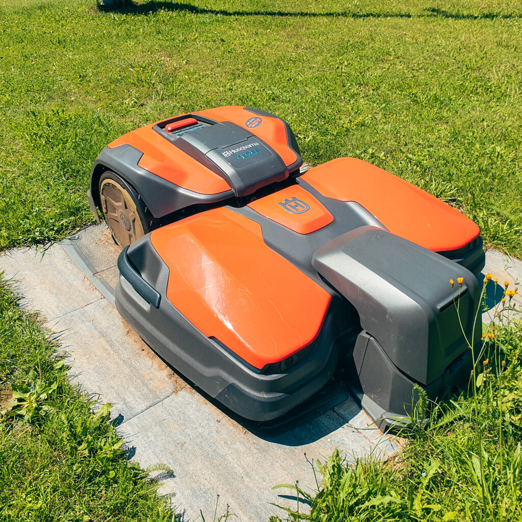 Husqvarna Automower an unserem Standort Oberkessach in Schöntal
